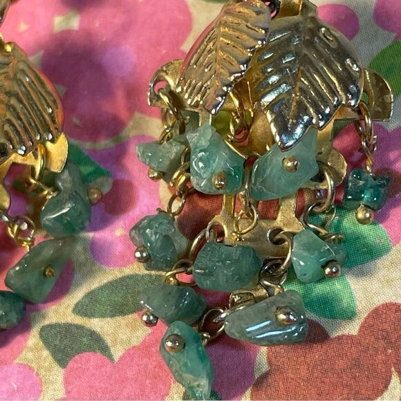 Gold leaves and natural aventurine stone drop earrings - Picture 3 of 11